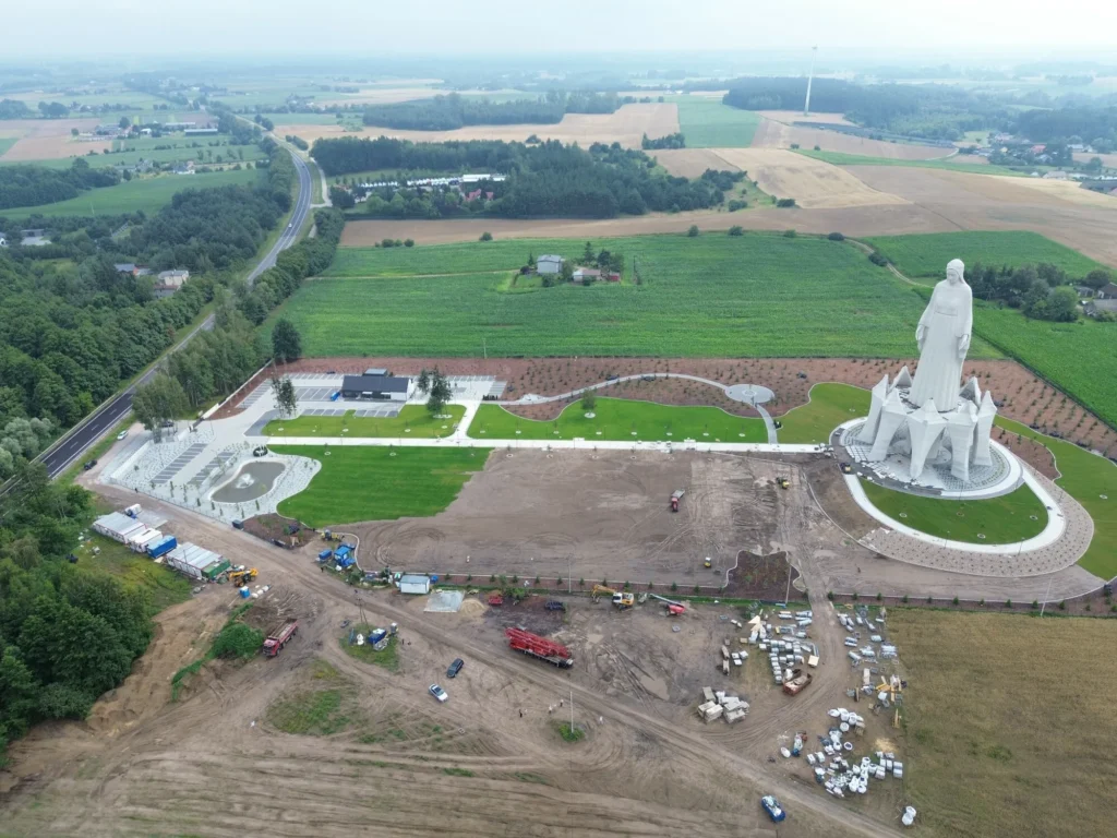 Madonna della Misericordia di Konotopie realizzata con casseforme per statue monumentali progettate da Arbloc
